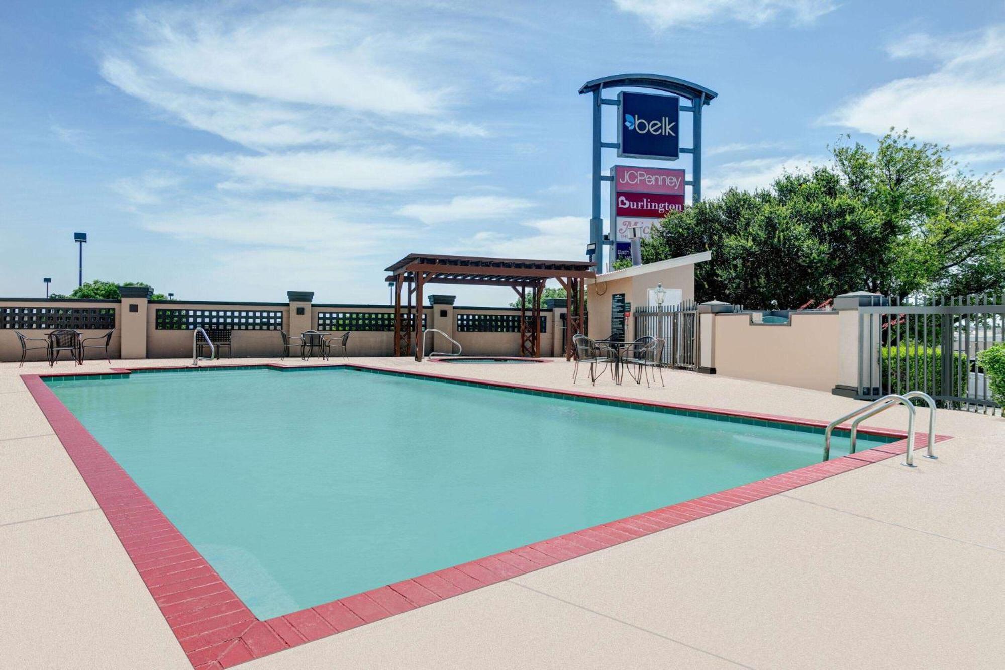 Hotel La Quinta By Wyndham 3*